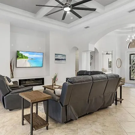 Good Life Family Retreat Home Gulf Access Pool And Spa